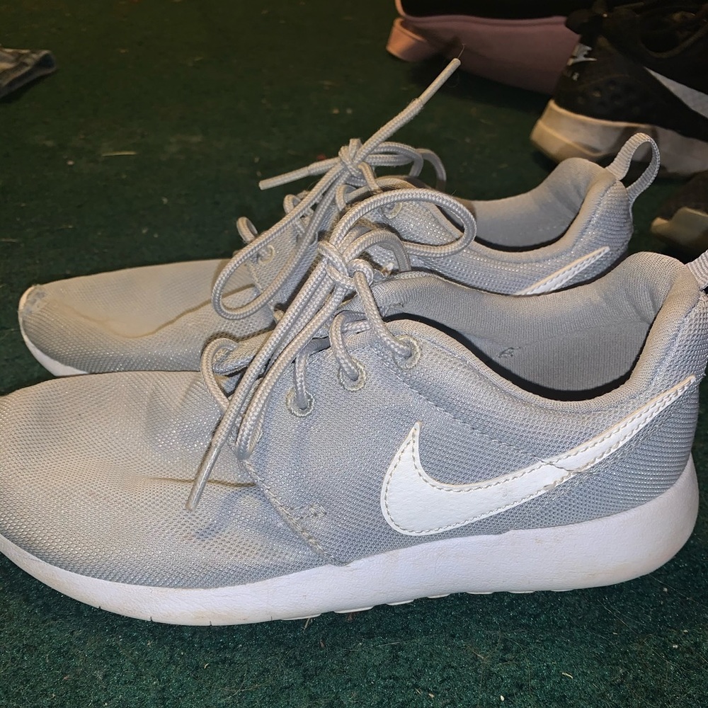 Grey Women's Nike Roshes💕